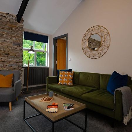 Spacious - Contemporary 2Br Apartment - Central Ambleside - Parking المظهر الخارجي الصورة