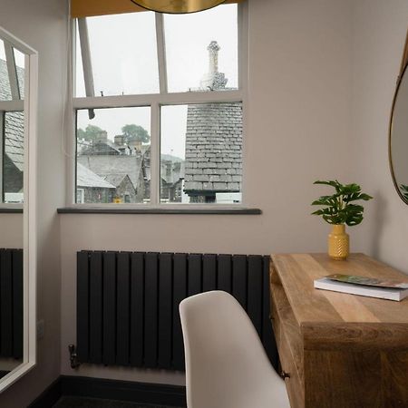 Spacious - Contemporary 2Br Apartment - Central Ambleside - Parking المظهر الخارجي الصورة