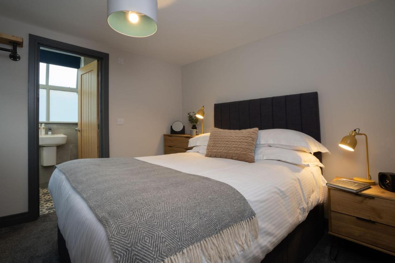 Spacious - Contemporary 2Br Apartment - Central Ambleside - Parking المظهر الخارجي الصورة