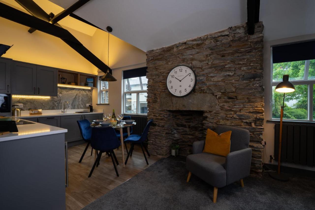 Spacious - Contemporary 2Br Apartment - Central Ambleside - Parking المظهر الخارجي الصورة