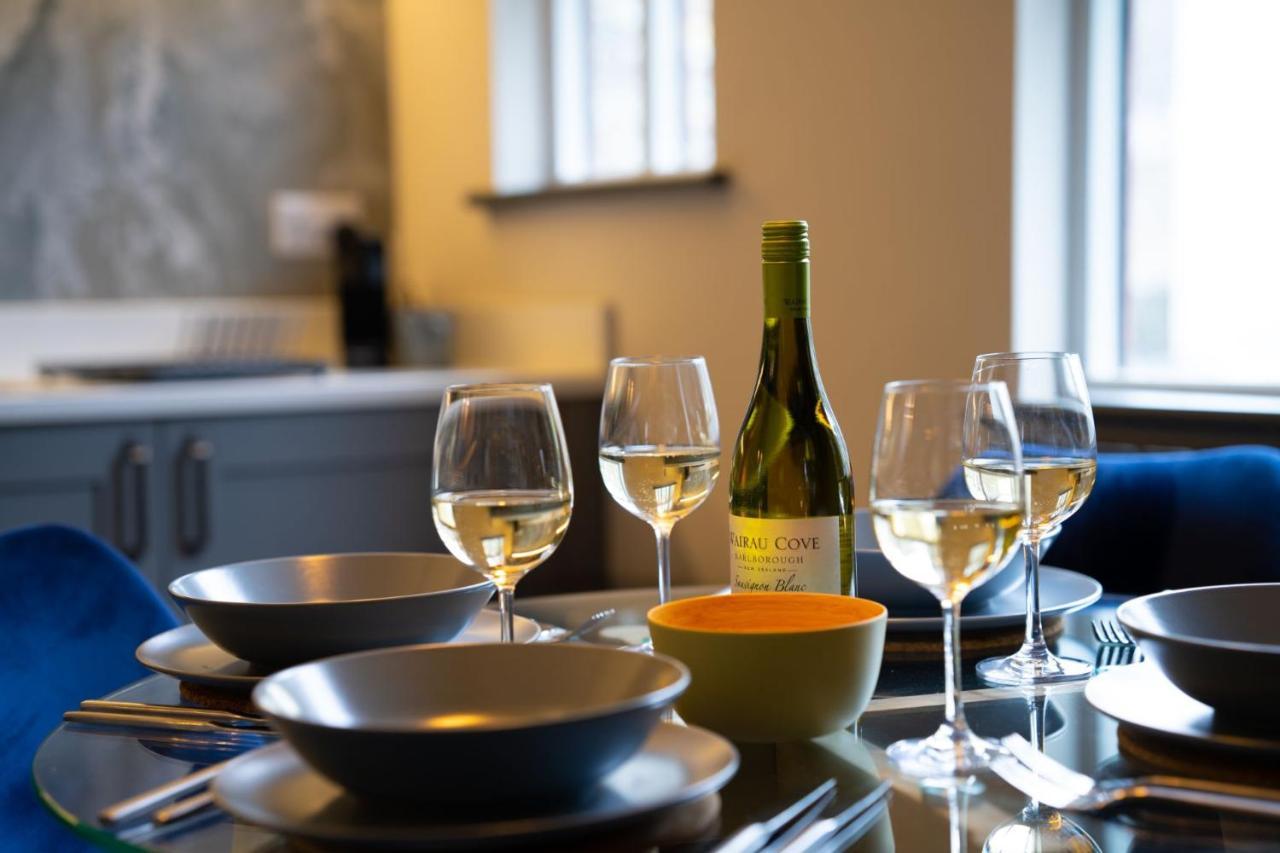 Spacious - Contemporary 2Br Apartment - Central Ambleside - Parking المظهر الخارجي الصورة